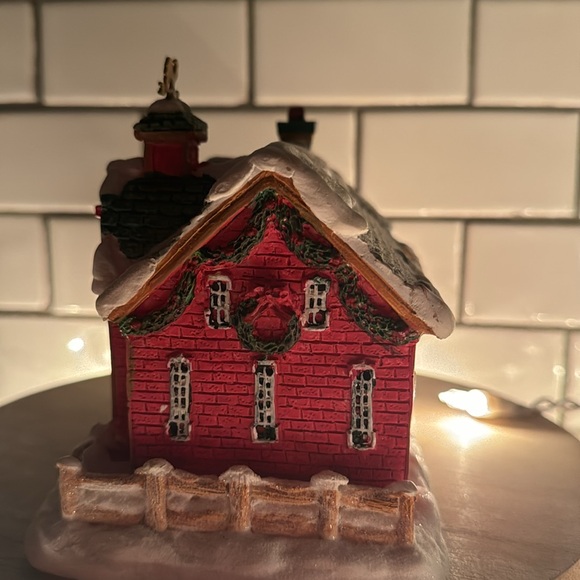 NWT Battery powered light up Ashland Christmas Farmhouse Village - Picture 3 of 6